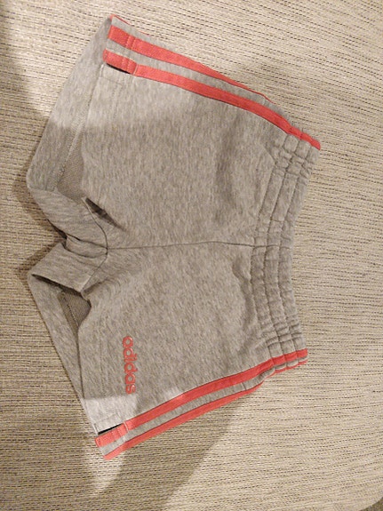 Adidas shortsit 128