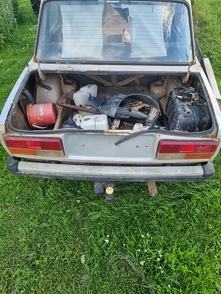 Lada takavalot ja peräosan osia