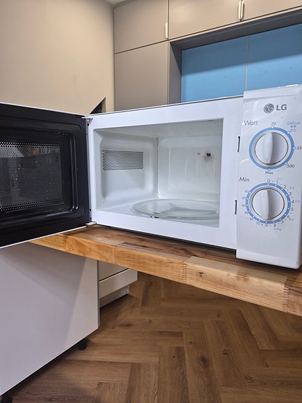LG mikroaaltouuni valkoinen