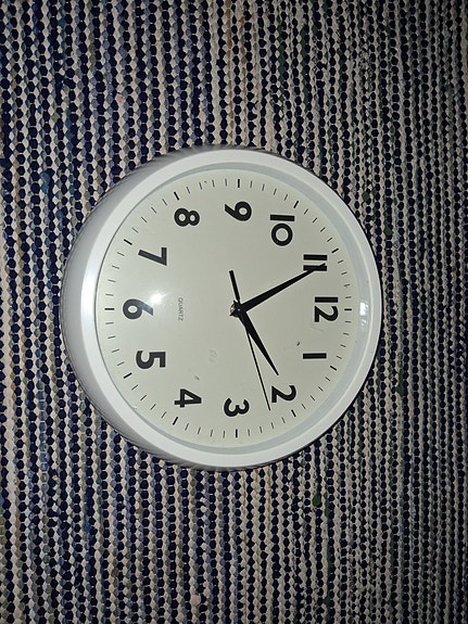 Seinäkello valkoinen, 30 cm