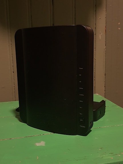 Arris TG2492S kaapelimodeemi ja wifi-reititin
