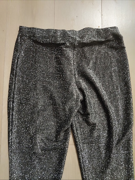 Kiiltävät leggingsit