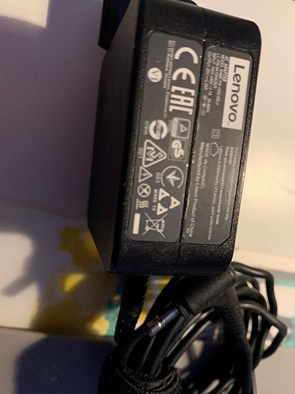 Lenovo laturi läppärille ja virtalähde