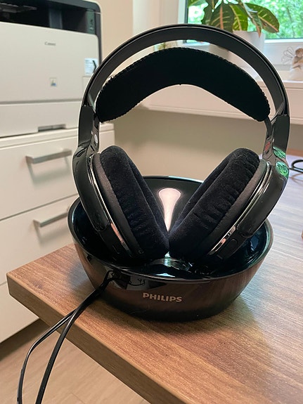 Philips langattomat over-ear kuulokkeet telakalla