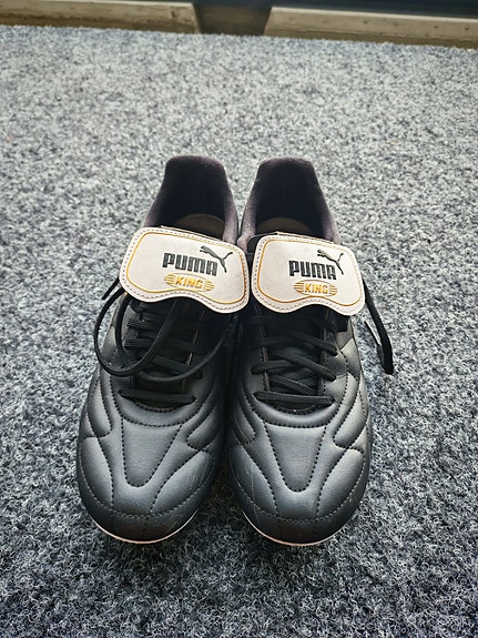 Puma King jalkapallokengät koko 43 musta