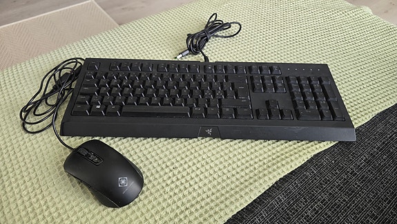 Corsair - näppäimistö ja Deltaco - hiiri