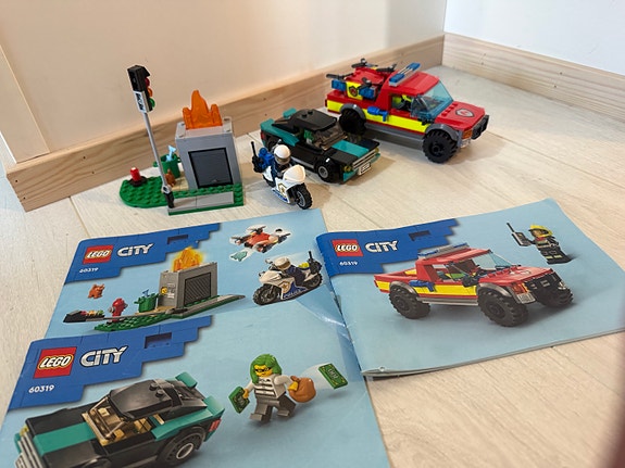 LEGO City poliisi ja paloauto setti