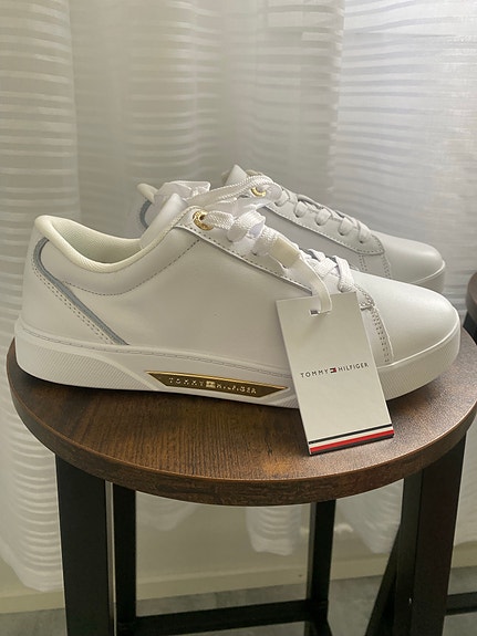 Tommy Hilfiger tennarit valkoiset