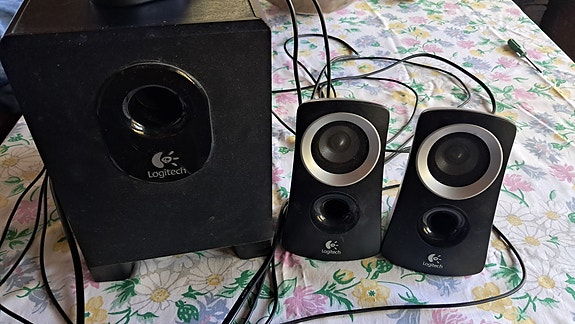 Logitech 2.1 kaiutinsetti subwooferilla