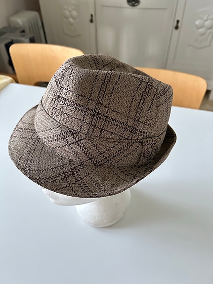 Miesten hattu 56