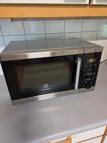 Electrolux mikroaaltouuni 800 W