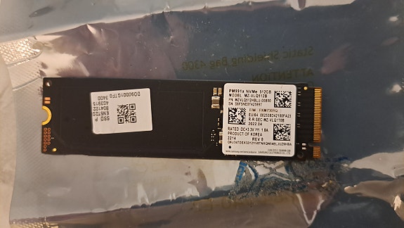 Samsung 512GB SSD levy.