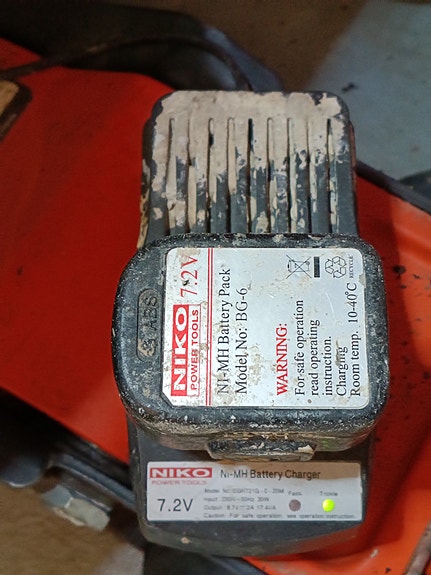 Akku ja laturi Niko 7.2V