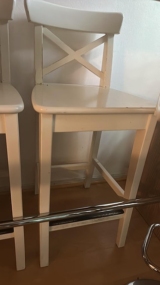 IKEA valkoinen baarituoli