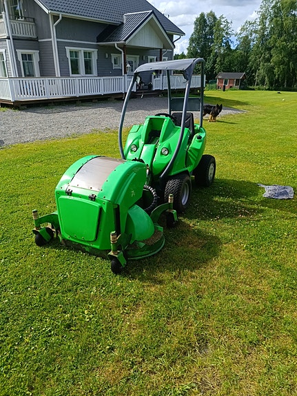 Vuokrataan Avant 220 -pienkuormaaja