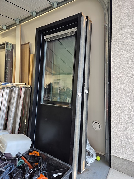 Lasiaukollinen ulko-ovi musta 890x2290 2kpl