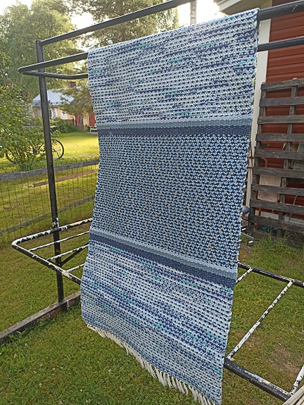 Sininen räsymatto