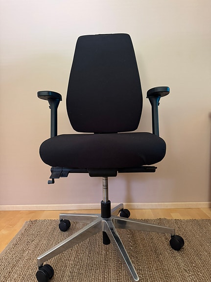 Laadukas ergonominen työtuoli