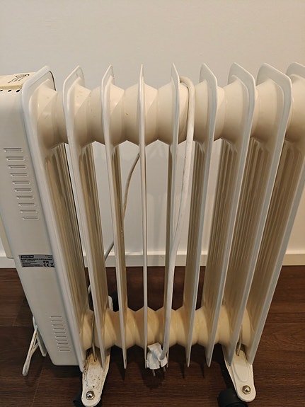 Öljytäytteinen patteri 2000W