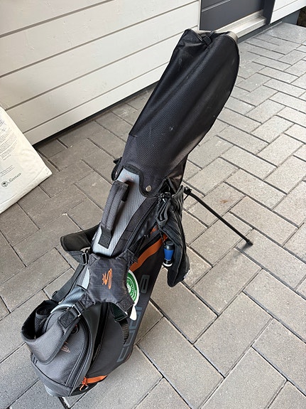 Cobra King Jr juniorien golfmailasetti RH ja bägi 10-12 vuotiaalle