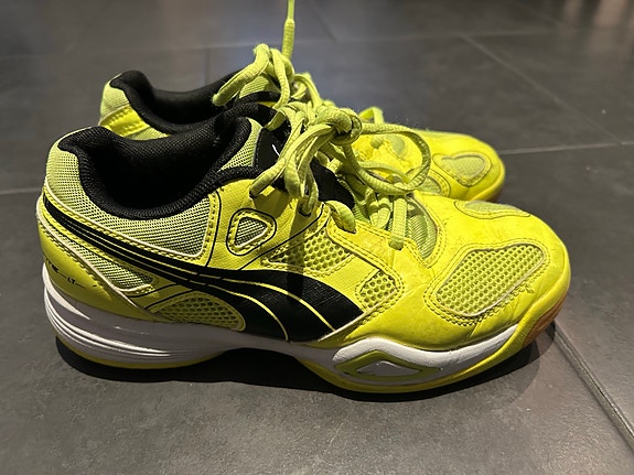 Puma Vivante II lasten sisäpelikengät koko 34 keltainen unisex