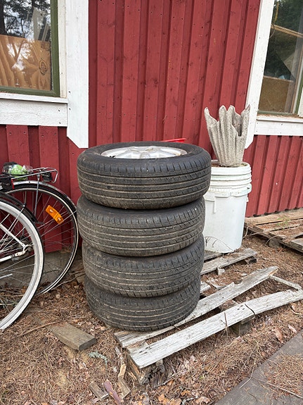 Toyota alumiinivanteet kesärenkailla, ajettu 1kk, eli hyvässä kunnossa