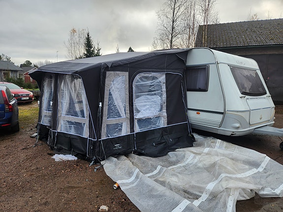 Dometic Ace Air All-Season 400 S etuteltta matkailuvaunuun