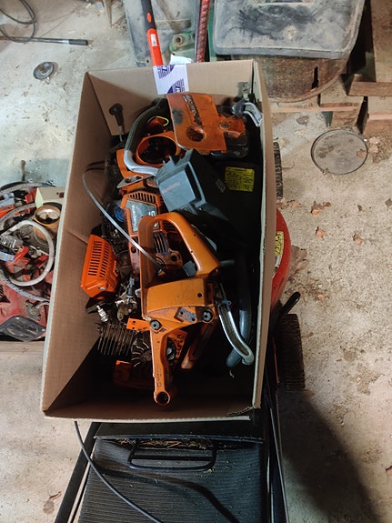 Myydään Husqvarna sahan raatoja