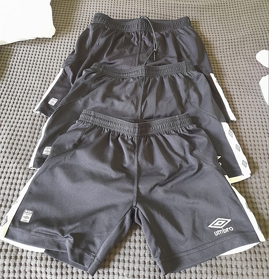 Umbro urheilushortsit 152, 164 & S