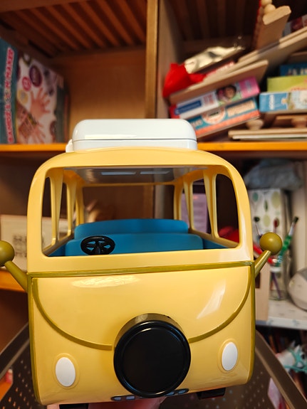 Pipsa possu iso auto + nuotio ja pieni teltta
