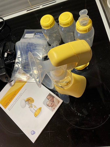 Medela sähköinen rintapumppu pulloilla