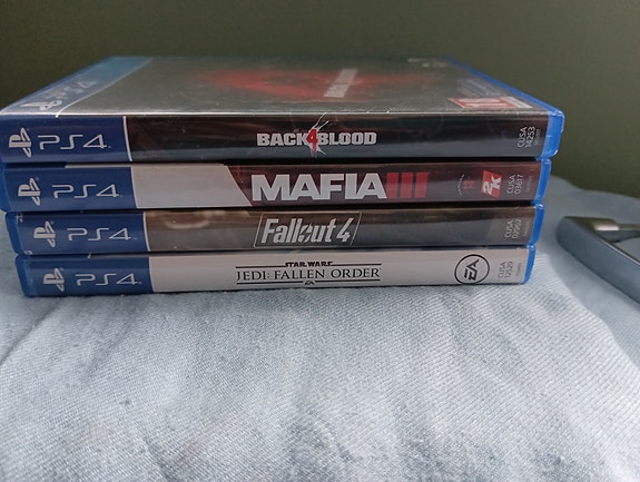 PS4-pelipaketti tai erikseen (Star Wars, Fallout 4, Mafia III, Back 4 Blood)
