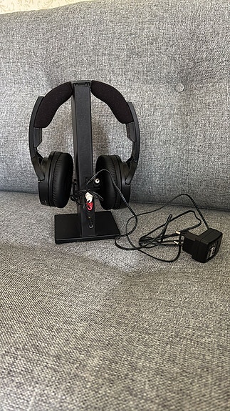 Sony RF865RK langattomat kuulokkeet telakalla