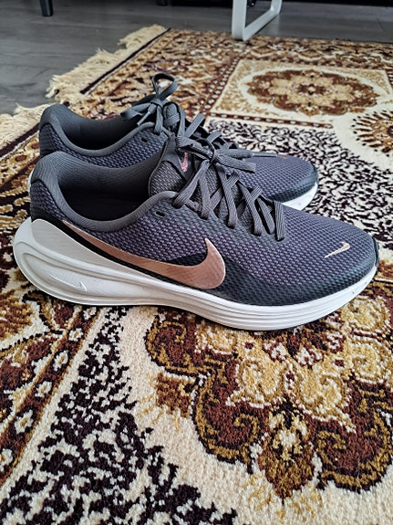 Nike Revolution 8 lenkkarit
