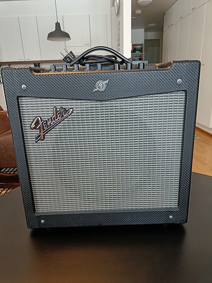 Fender Mustang 2