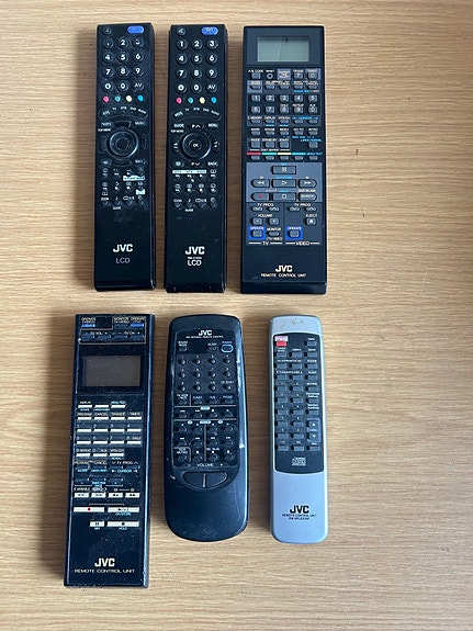 JVC kaukosäätimet televisiolle ja hifilaitteille