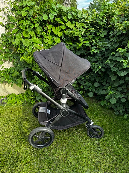 Bugaboo Fox 2 all black lisäosineen