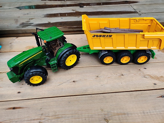 Bruder John Deere traktori ja kippiperävaunu