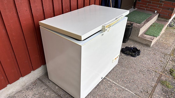 UPO USP 251 arkkupakastin 200 litraa valkoinen