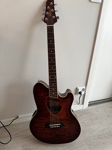 Ibanez puoliakustinen kitara