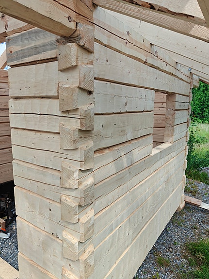 Käsinveistetty pihasauna/aitta