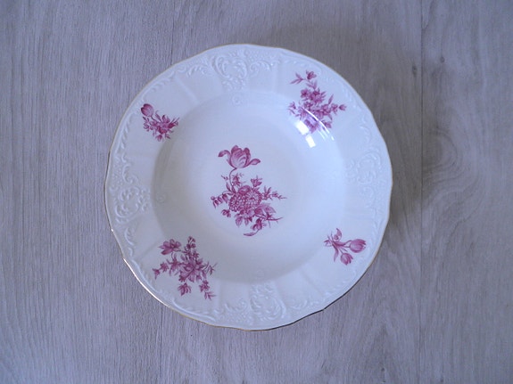 BERNADOTTE syvät lautaset