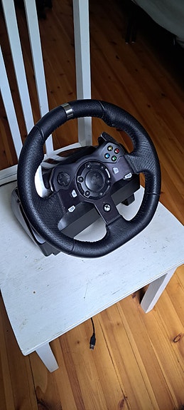 Logitech G920 ratti ja vaihdekeppi, ei polkimia