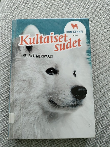 Helena Meripaasi Kultaiset sudet kirja
