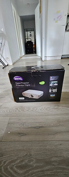 BenQ W2000 -projektori
