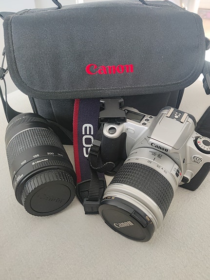 Canon EOS 300/300 qd, 2 zoom objektiivia + laukku