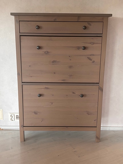 Hemnes kenkäkaappi