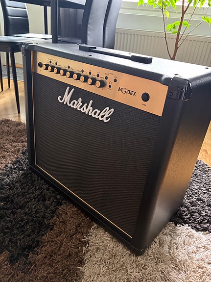 Marshall MG101FX kitaravahvistin+jalkakytkin