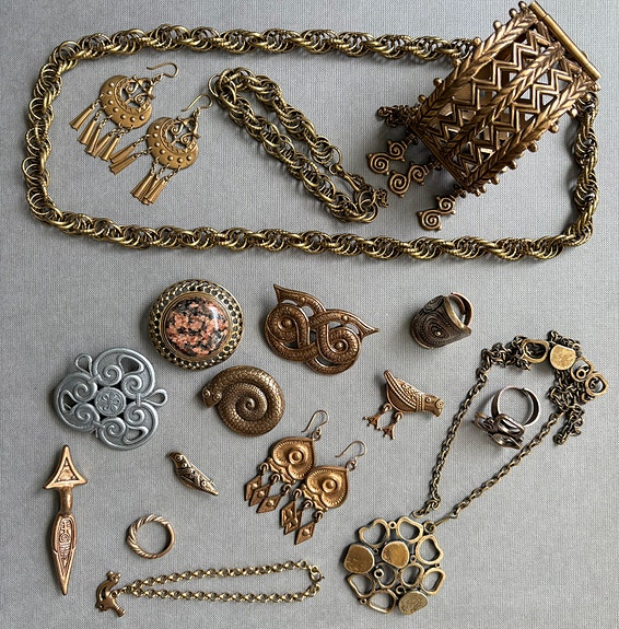 Kalevala Koru pronssikoruja, hinta alk.
