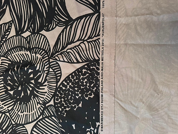Marimekko Kurjenpolvi -verho 140 × 250 cm, Aino-Maija Metsola
